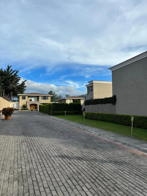 Cerca Al Ventura Mall. Facilidad de Vias — imagen 3