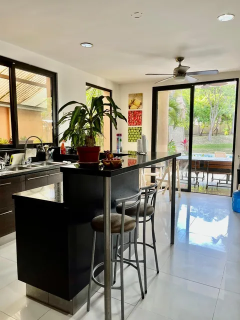 Casa de Venta 4 Dorm. en Urb. Laguna Club, Guayas — imagen 2