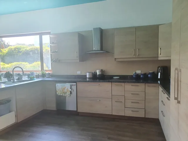 Casa en Una Sola Planta en Venta Tumbaco 245 m² Construcción y 300 m² Jardín — imagen 2