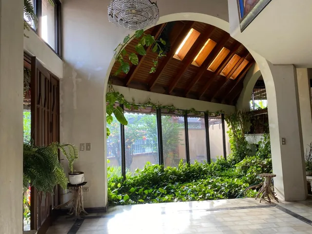 En Venta Casa en Zona Residencial Comercial Kennedy Norte L. Torres, Guayas — imagen 3