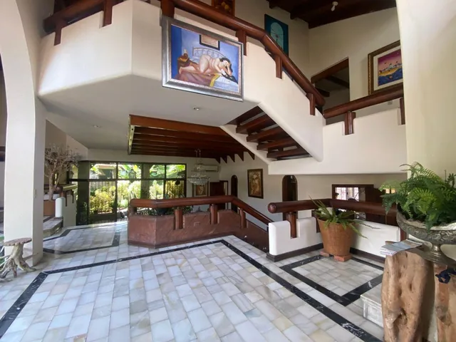 En Venta Casa en Zona Residencial Comercial Kennedy Norte L. Torres, Guayas — imagen 2