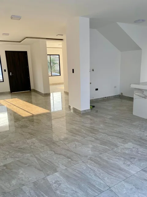 Vendo Casa Personalizada 4 Hab Urb Mallorca, Guayas — imagen 3