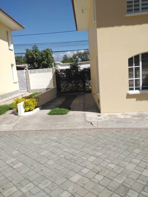 Casa en Venta en Tumbaco Frente Al Banco del Pichincha — imagen 2