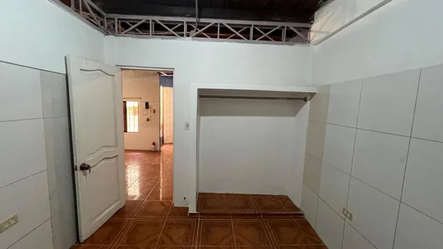 En Venta Casa Rentera en La Cdla. Las Orquideas (Diagonal Al Colegio Mundial), Guayas — imagen 5