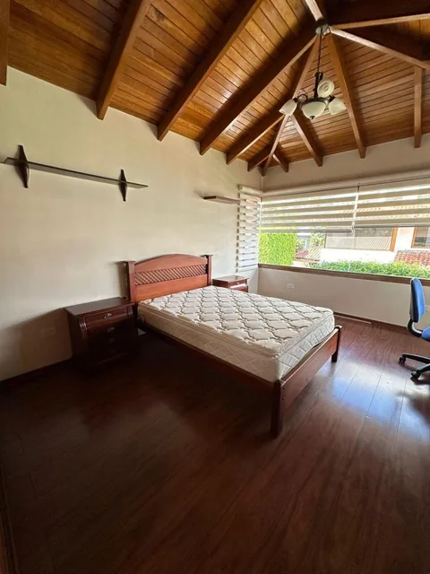 Cerca Usfq Linda Casa en Venta — imagen 5
