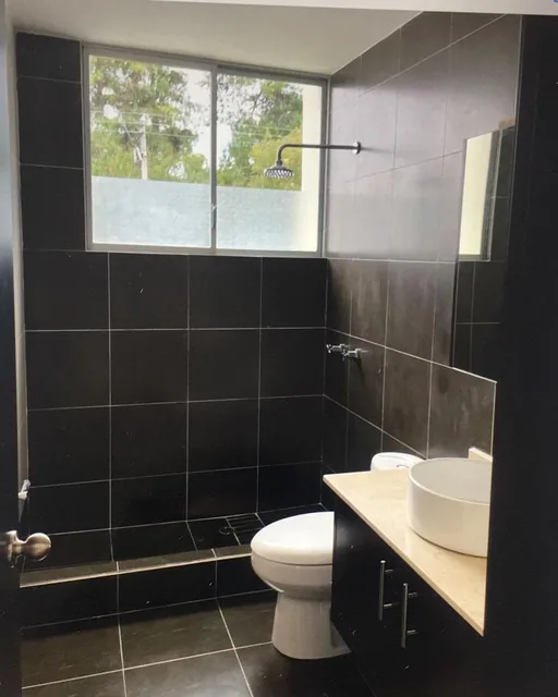 Hermosa Casa de Venta - Tumbaco — imagen 3