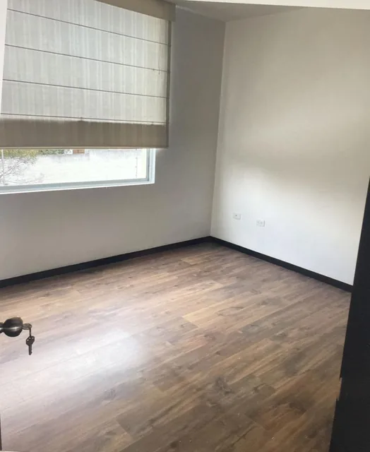 Hermosa Casa de Venta - Tumbaco — imagen 2