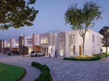 Puembo 243.48 m² en Venta Casa Esquinera Dos Plantas con Jardin y Pergola — imagen 2