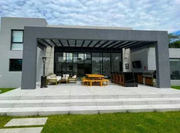 Exclusiva Casa de Venta en Algarrobos de La Viña Tumbaco! — imagen 4