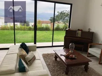 Oportunidad! Venta Espectacular Casa 3 Dorm. Amplio Jardín, Urbanización Nayón — imagen 3