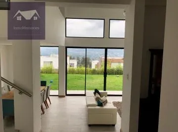 Oportunidad! Venta Espectacular Casa 3 Dorm. Amplio Jardín, Urbanización Nayón — imagen 2