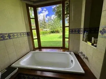 Hermosa Casa Rústica de Venta en Tumbaco! Una Sola Planta! — imagen 3