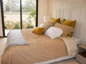 Exclusivo Departamento con Jardín Privado Dentro de Urb. Lomas de Monteserrin — imagen 3