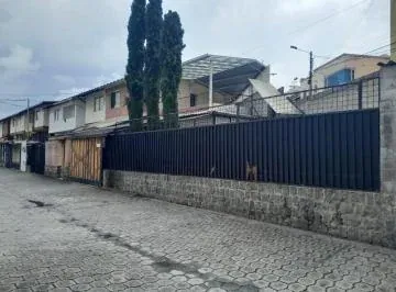 Vendo Casa Esquinera 2 Plantas con Terreno, Sector Embajada Americana, Conjunto Farsalia. Provincia de Pichincha — imagen 5