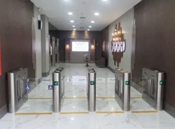 Oficina de Venta en Edificio Trade Building, 41 m², Incluye 1 Parqueo. Guayas — imagen 3