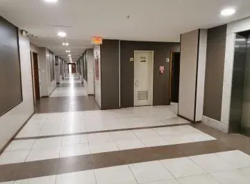 Oficina de Venta en Edificio Trade Building, 41 m², Incluye 1 Parqueo. Guayas — imagen 2