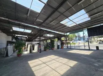 Venta de Local Comercial con Patio de Exhibición en Urdesa, Guayas — imagen 5
