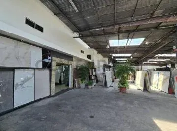 Venta de Local Comercial con Patio de Exhibición en Urdesa, Guayas — imagen 4