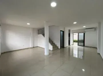 Se Vende o Se Alquila Casa Esquinera en Urb. Napoli con Jacuzzi, Guayas — imagen 4
