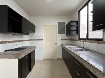 Se Vende o Se Alquila Casa Esquinera en Urb. Napoli con Jacuzzi, Guayas — imagen 2
