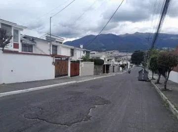 Vendo Casa Independiente con Las Ventajas de Conjunto Privado Sector La Kennedy, Parque Bicentenario — imagen 3