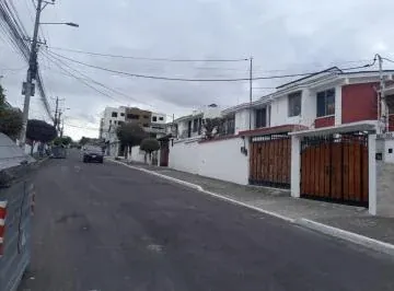 Vendo Casa Independiente con Las Ventajas de Conjunto Privado Sector La Kennedy, Parque Bicentenario — imagen 2