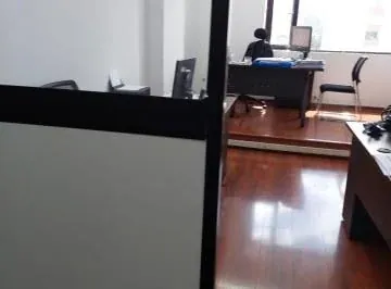 Av Amazonas, Centro Norte, Vendo Oficina Comercial 200 m² con 6 Habientes, 4 Garajes. Provincia de Pichincha — imagen 2