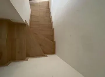 Venta Casa Esquinera Tres Dormitrios Dos Parqueaderos La Salle Conocoto — imagen 3