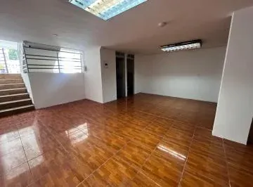 Venta Casa Comercial un Local y 5 Oficinas, Av 6 de Diciembre y de Las Hortencias — imagen 2