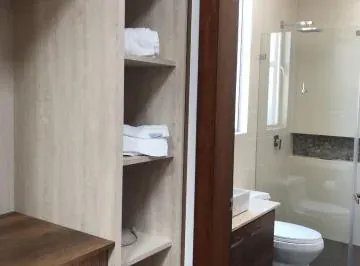 Se Vende Amplio y Cómodo Departamento Ubicado en Tumbaco, Dentro Urbanización La Viña Pr — imagen 4