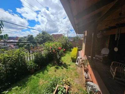 Vendo Casa con Jardin y Vista en Av 10 de Agosto - Alta Plusvalia Cuenca - Cerca Al Centro Históric, Azuay — imagen 4
