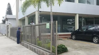 Vendo o Alquilo Local Comercial en Urdesa Center con Oficinas 293 m² Venta o Alquiler, Guayas — imagen 3