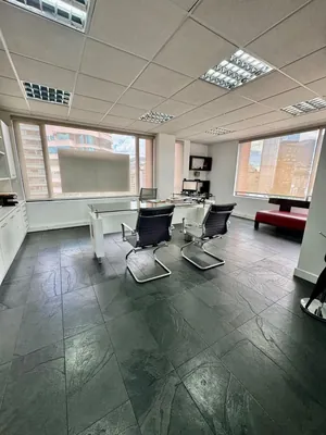 Se Vende Amplia Oficina de 340 m² en El Sector de La Plaza Artigas en $ — imagen 4