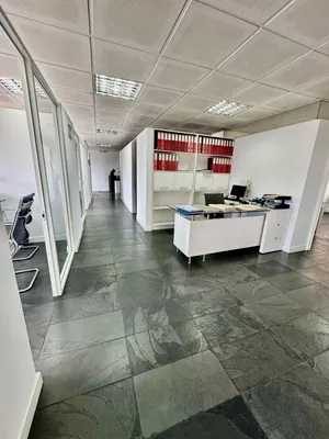 Se Vende Amplia Oficina de 340 m² en El Sector de La Plaza Artigas en $ — imagen 2
