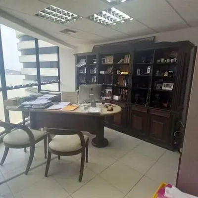 Oficina Amoblada en Venta con Vista Al Rio en Emporium, Puerto Santa Ana, Guayas — imagen 2