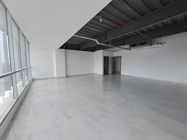 Alquiler de Oficina de Estreno Bien Iluminada en Edificio Seguro, Guayas — imagen 2