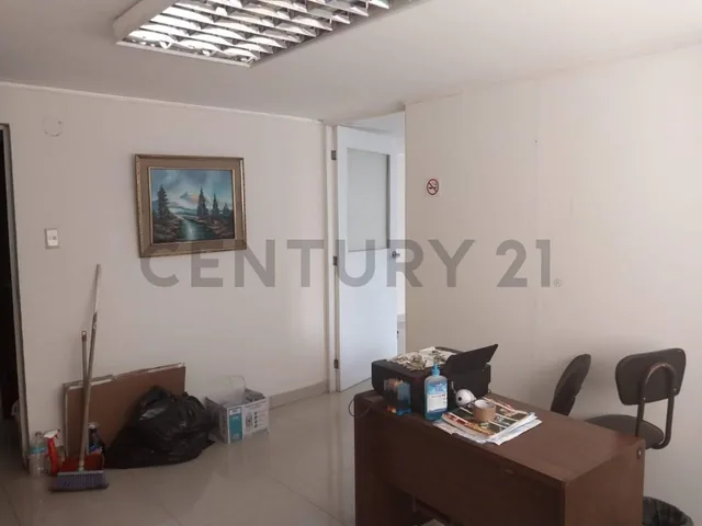 En Venta Consultorio Médico en Edificio San Francisco – Sector Baca Ortiz — imagen 4
