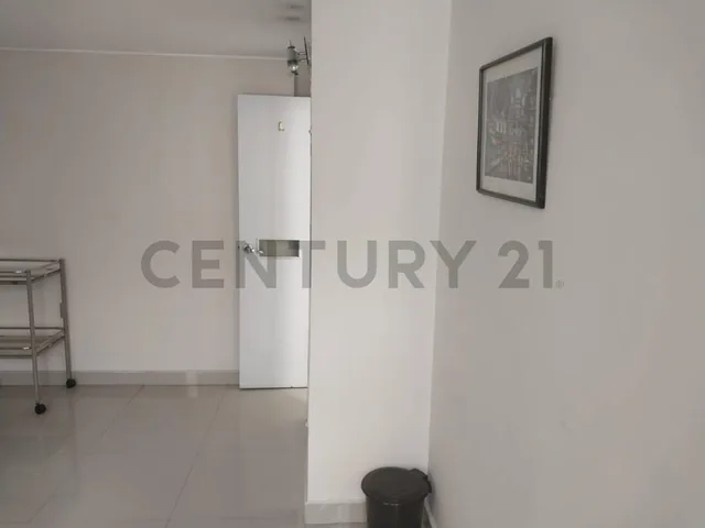 En Venta Consultorio Médico en Edificio San Francisco – Sector Baca Ortiz — imagen 2