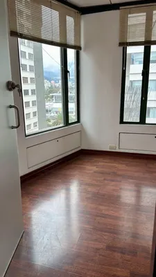 Vendo Oficina Av de Los Shyris, Edificio Puerta del Sol, 75 m, Dos Baños, 1 Parqueo, $90 Mil — imagen 5