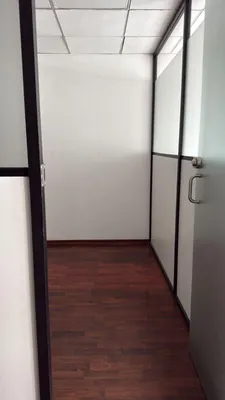 Vendo Oficina Av de Los Shyris, Edificio Puerta del Sol, 75 m, Dos Baños, 1 Parqueo, $90 Mil — imagen 3