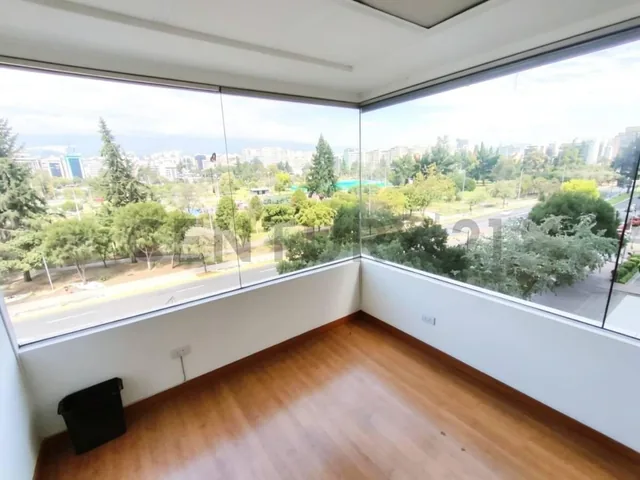 En Venta Amplia Oficina De135 m², 3 Parqueaderos en La Carolina en Lashyris Vista — imagen 4