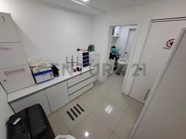 En Venta Amplia Oficina De135 m², 3 Parqueaderos en La Carolina en Lashyris Vista — imagen 2