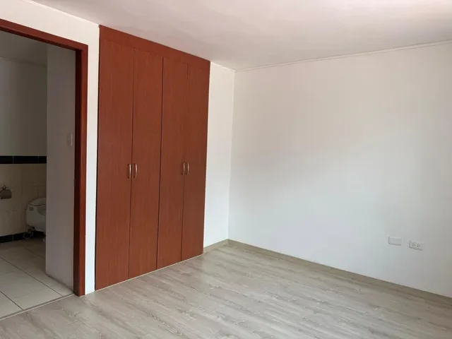¡Oportunidad Única! Departamento con Patio Gigante – Sector El Condado / Mariscal Sucre — imagen 2