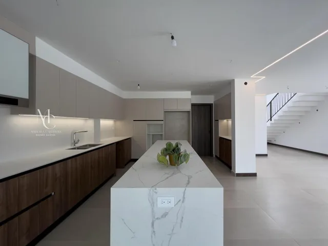 Casa con 3 Habitaciones en Venta en Tumbaco, 340 m² Terreno — imagen 2