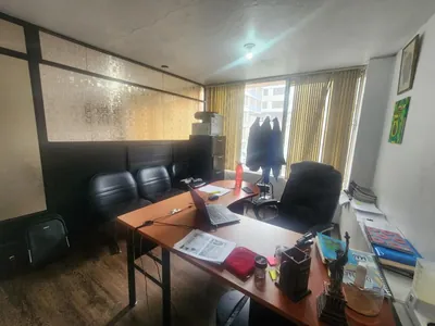Venta de Oficina Comercial Centro de Quito Amoblada 35 m Edif. Corporativo Asamblea — imagen 3