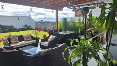Kanda Inmobliaria Vende Bosque Casa de Lujo 4 Dorm. con Amplio Jardin — imagen 4