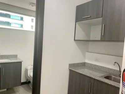 Mga / Venta Oficina, Piso 5, La Carolina — imagen 2