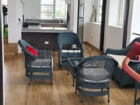 Edificio en Venta con 2 Suits y 2 Locales Comerciales, Manabí — imagen 3