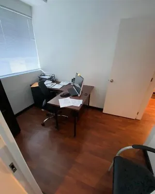 Preciosa Oficina en El Quito Tenis 400 Renta 160.000 Venta! — imagen 2