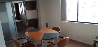Re/max Futuro Vende Amplia Oficina de 160 m² Full Amoblada Av Shyris — imagen 3